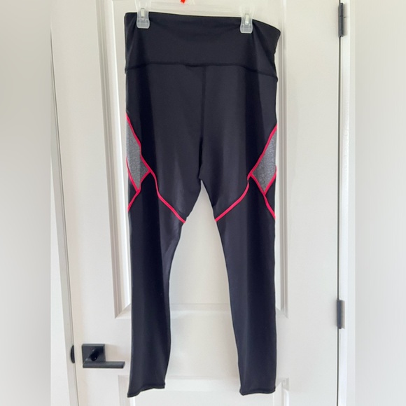 Maternity workout leggings size XL - Picture 2 of 6